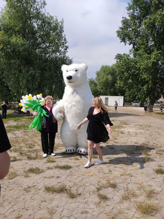 Аренда костюма аніматора білого ведмедя у Києві від "Супер Свято"