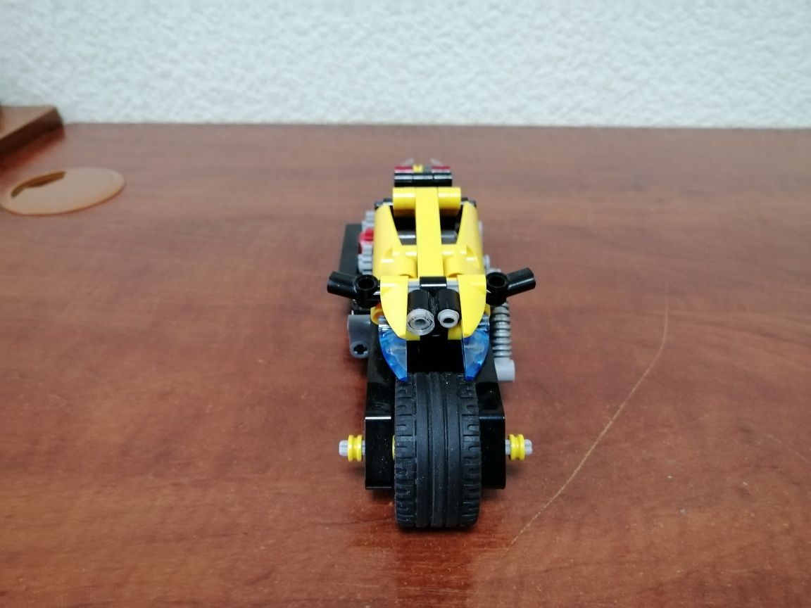 Мотоцикл конструктор LEGO Technic Stunt Bike