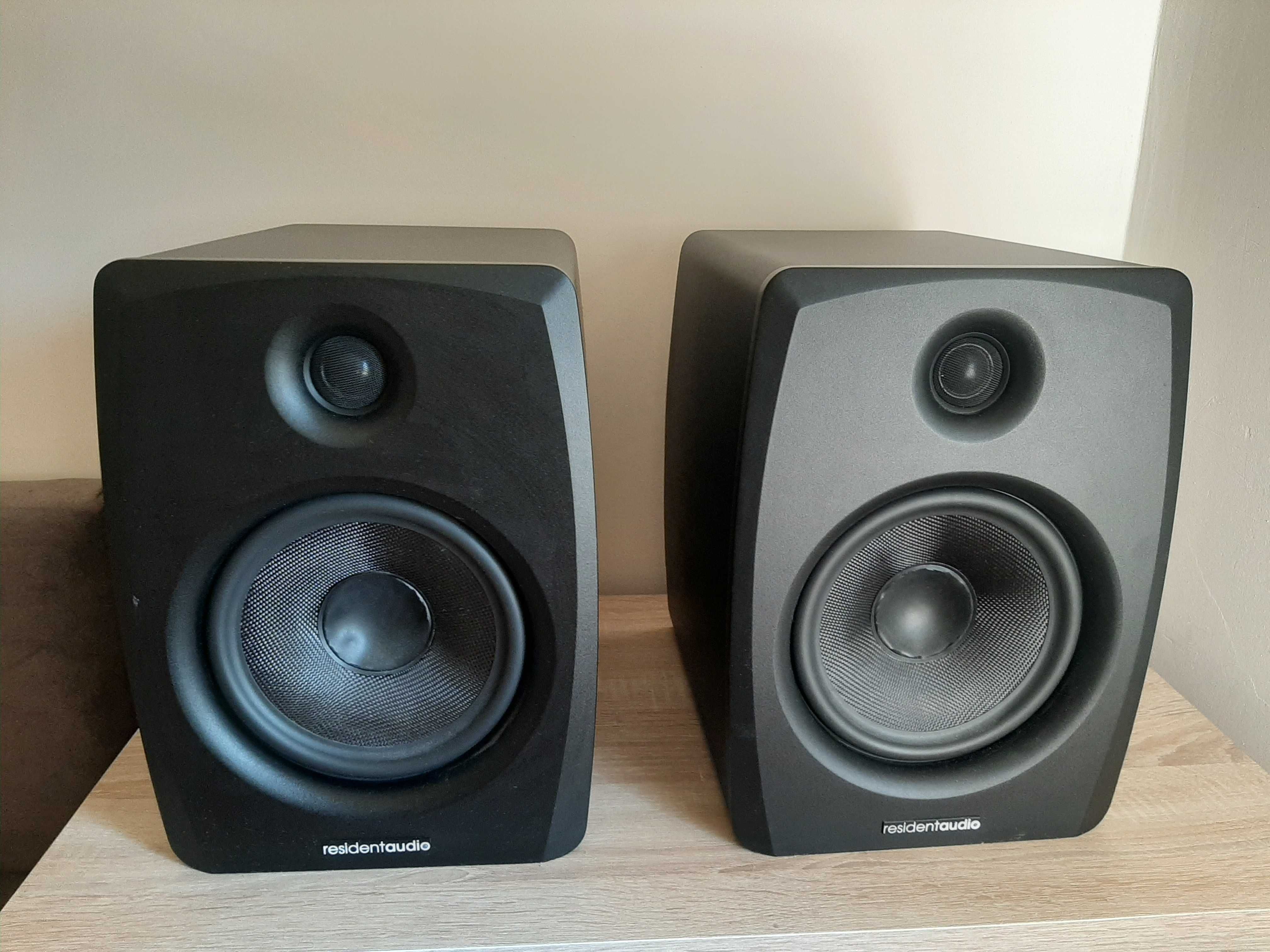 Monitory studyjne Resident audio M8