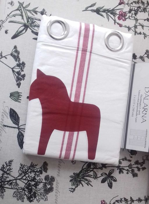 Zasłony z piękną grafiką konik Dalarna  gruba bawełna