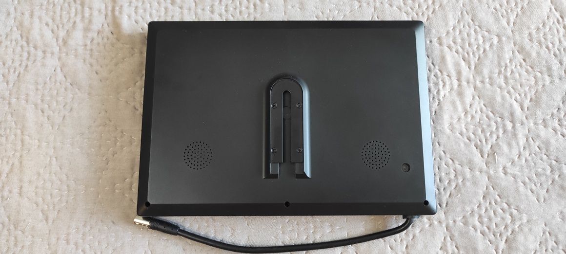 9-calowy monitor LCD TFT NVOX przeznaczony do montażu w zagłówku