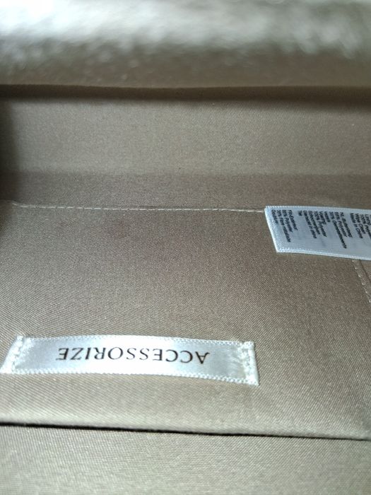 Mala carteira nova com corrente em dourada da marca Accessorize