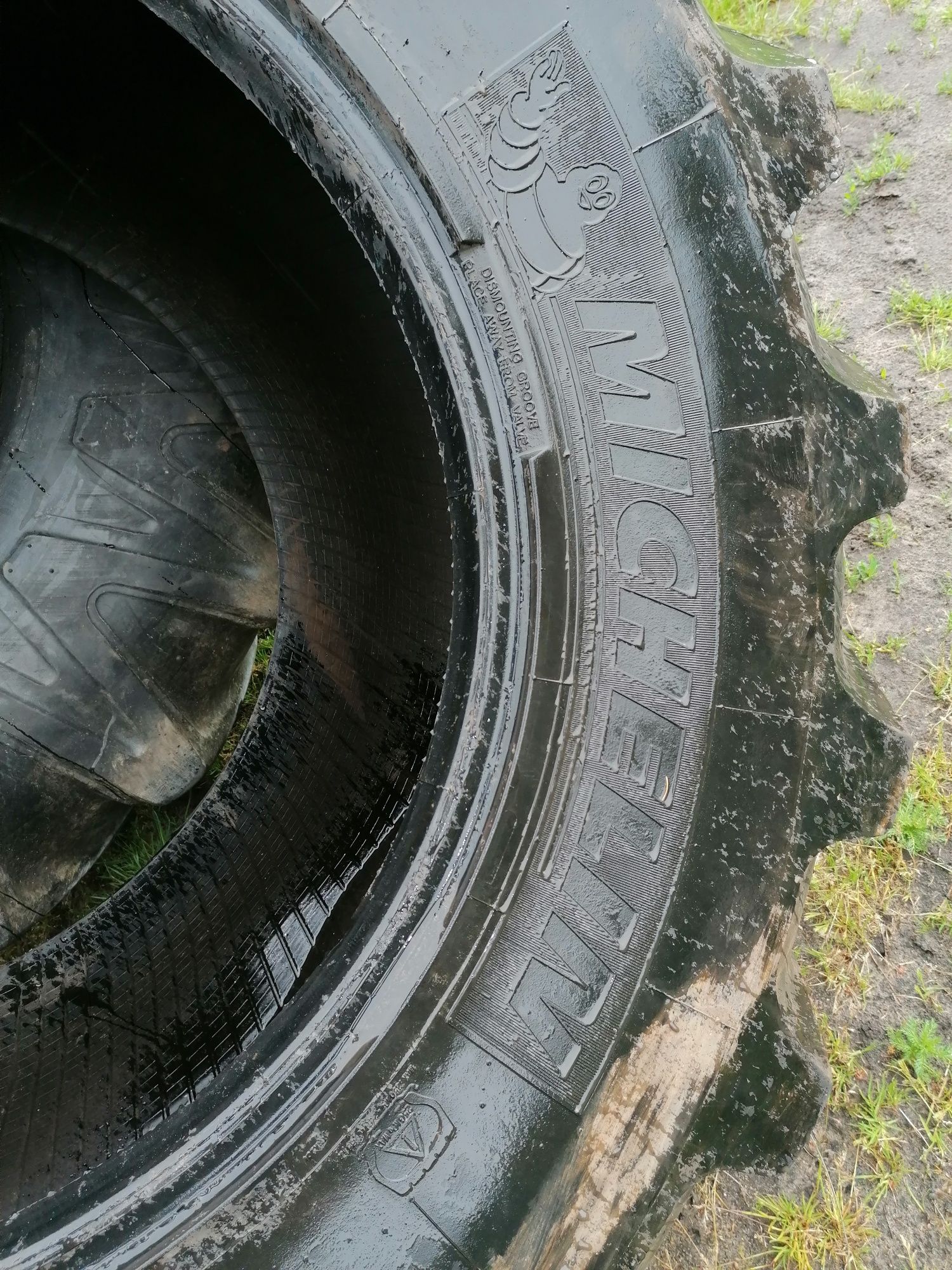 Opona 600/65r28  Michelin Machxbib