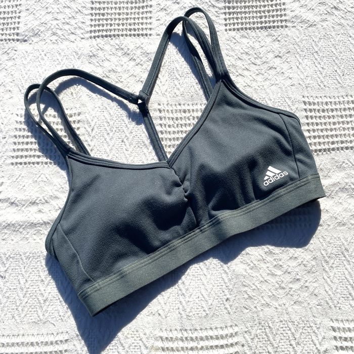 топ топик adidas yoga essentials light-support лиф серо-зеленый ориг