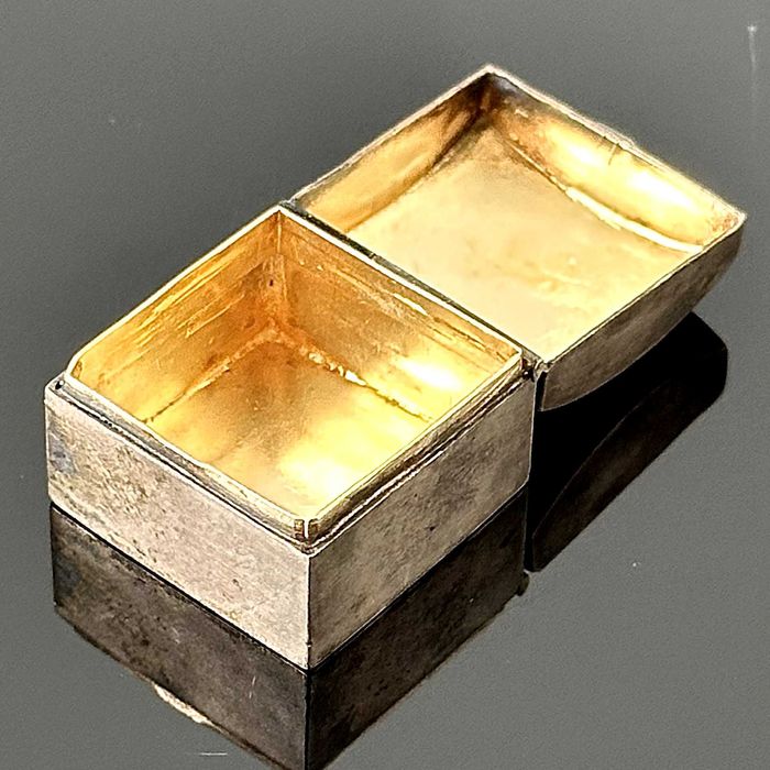 Srebrne etui na pierścionek z końcu XIX wieku z srebra próby 800