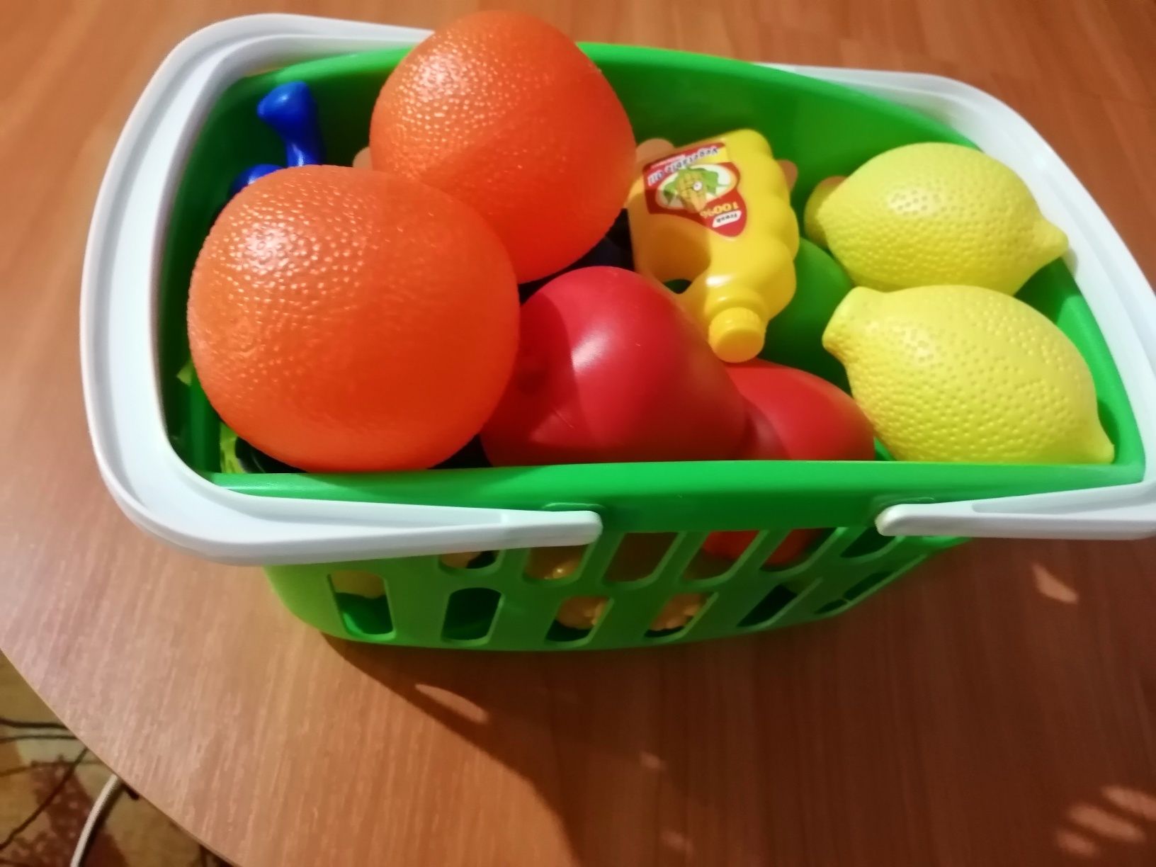 Дитячі набори овочів і фруктів