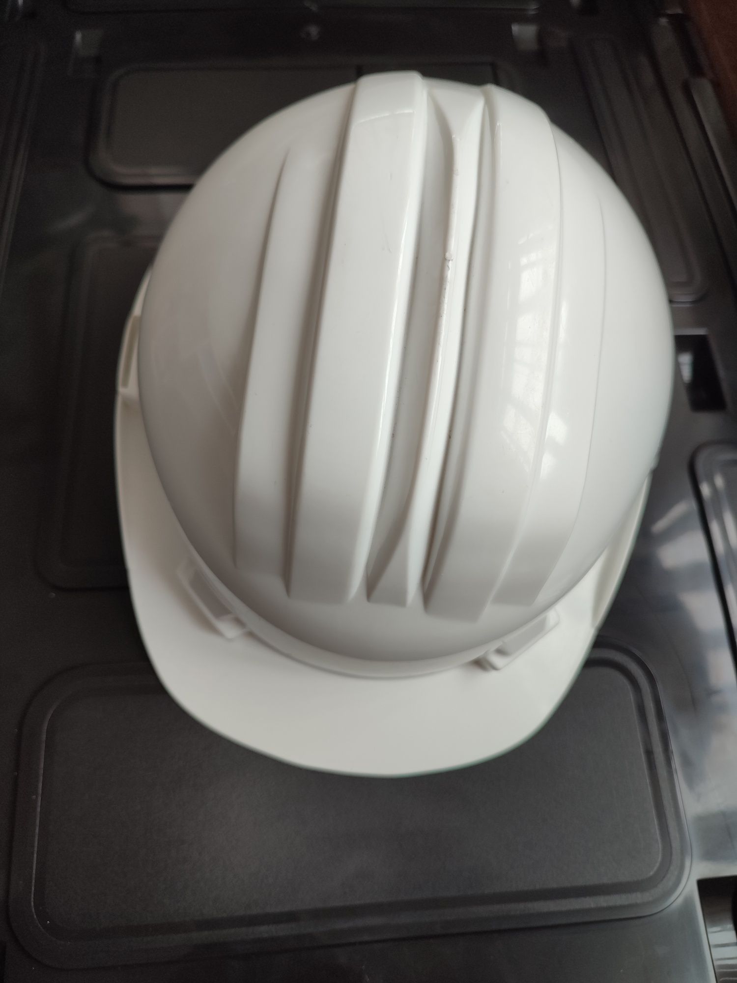 Capacete branco tamanho 54-61 cm