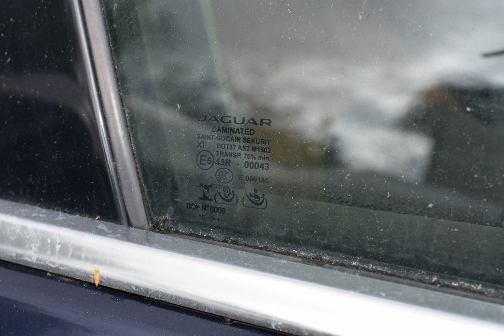 Szyba boczna drzwi prawy przód Jaguar XJ XJL VIII X351 Long