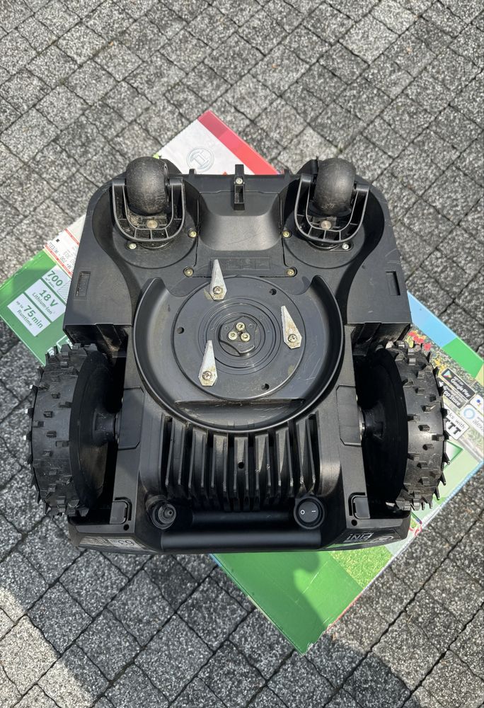 Sprzedam robota koszącego BOSCH Indego M+ 700