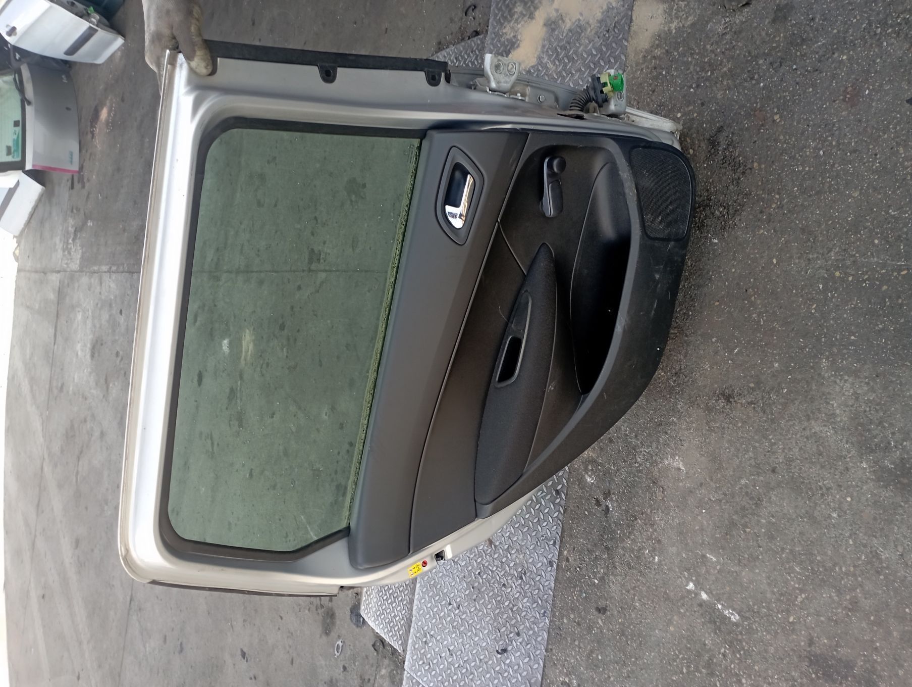 DRZWI LEWY TYŁ

 PEUGEOT
 308 EZR