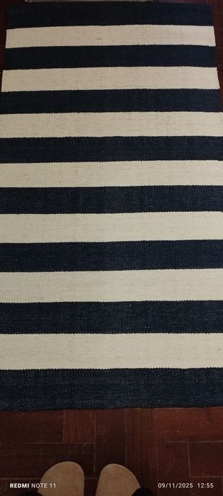 Tapete azul e branco