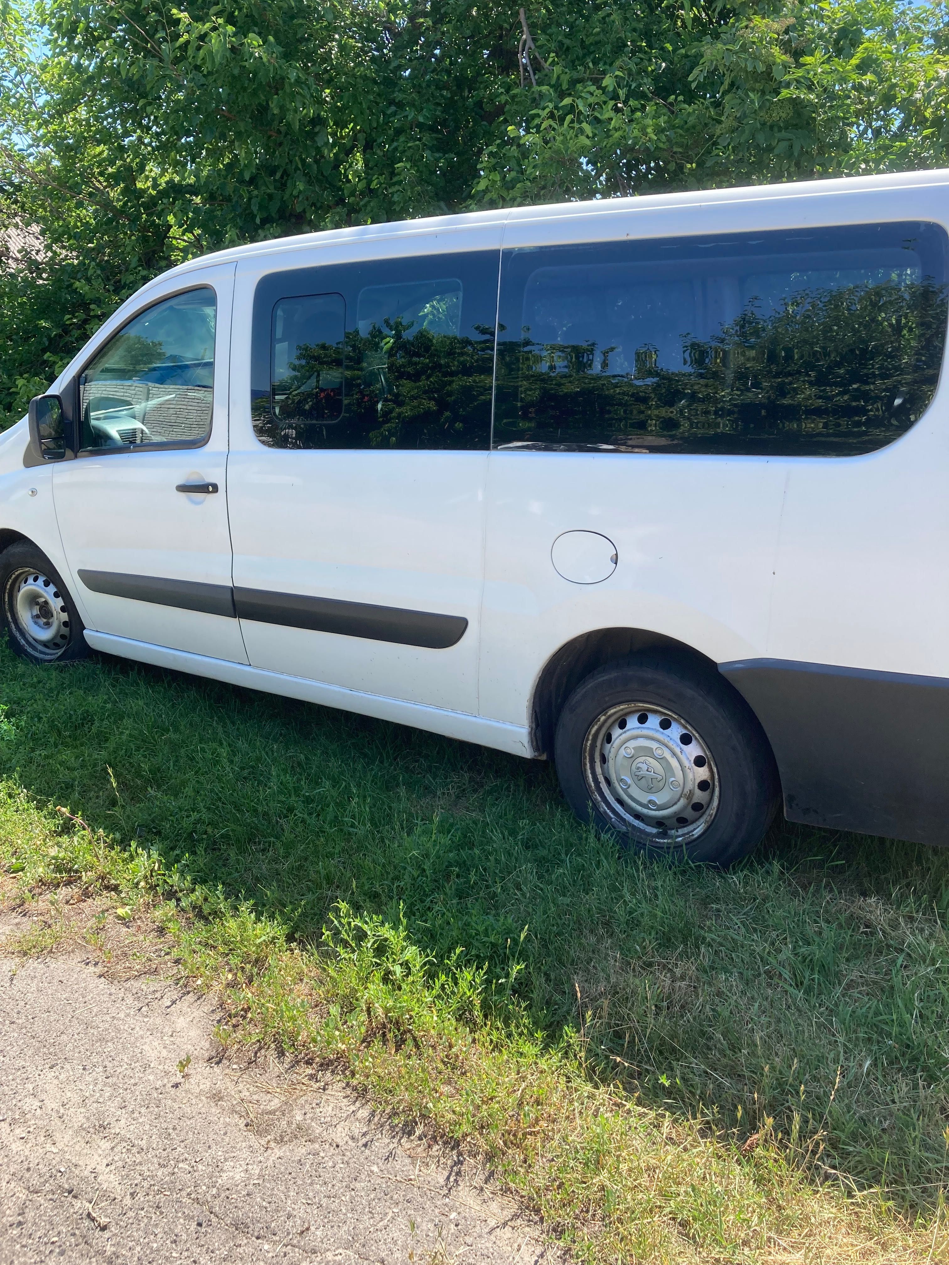 Продам власний сімейний автомобіль