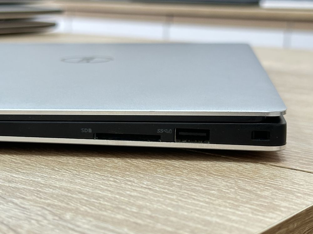 Dell XPS 13 9360 8RAM 256SSD i5-8250 13.3"FullHD IPS Touch
