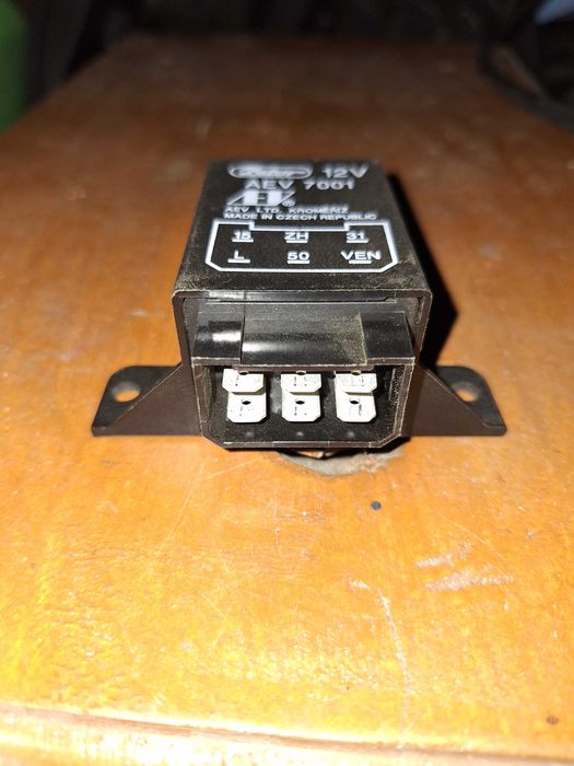 Regulator przekaźnik świec żarowych zetor
