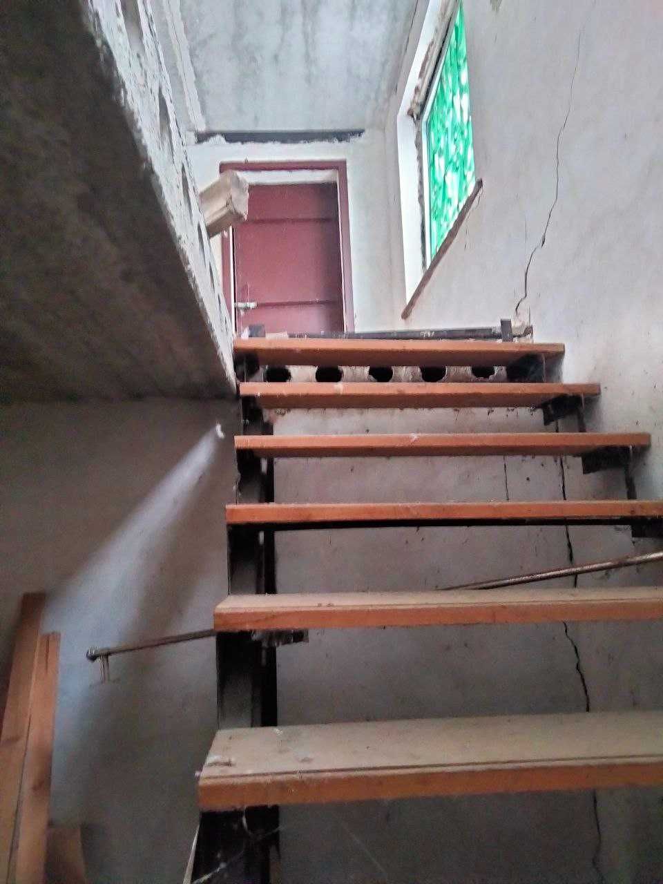 Продаю 2-поверхову дачу на р. Дніпро за Любимівкою
