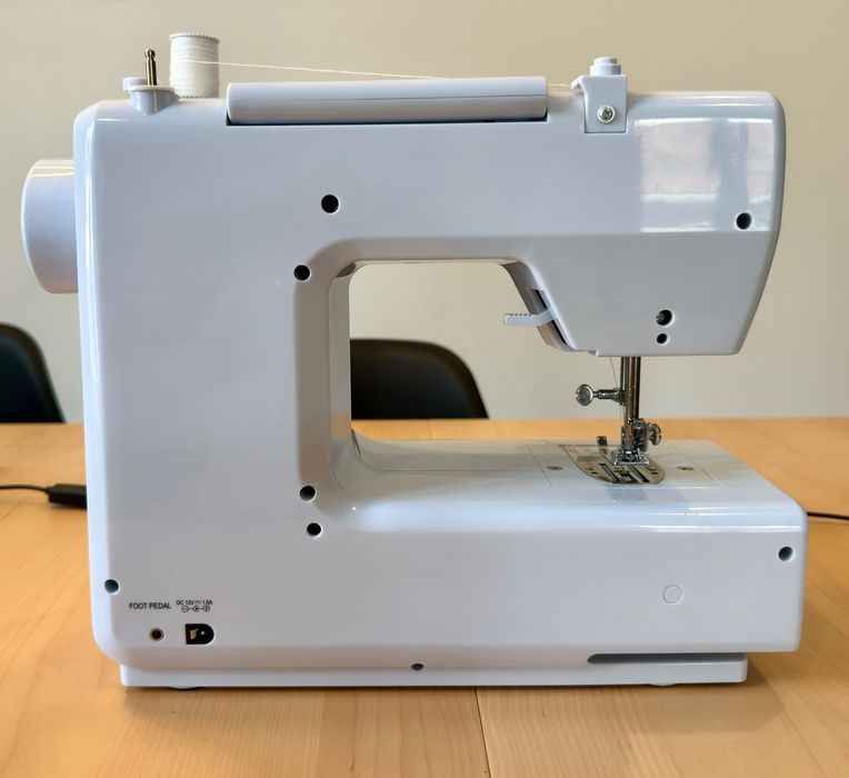 Máquina de Costura Kunft com 20 Pontos