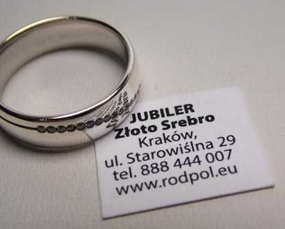 Srebrna obrączka ozdoba z cyrkonii  R.16. szerokość 6 mm.