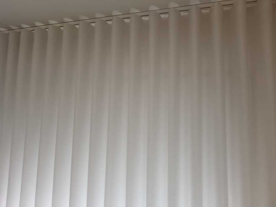 5 cortinas de várias medidas com calha