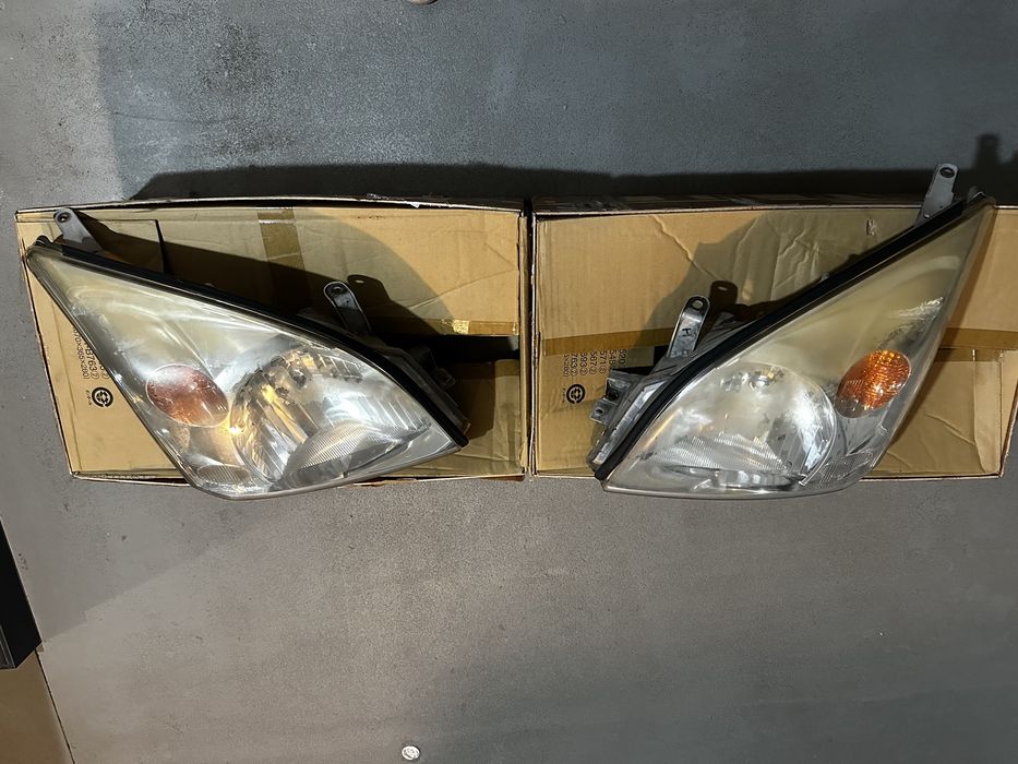 Lampy przednie Toyota Land Cruiser 120  rocznik 2007 rok