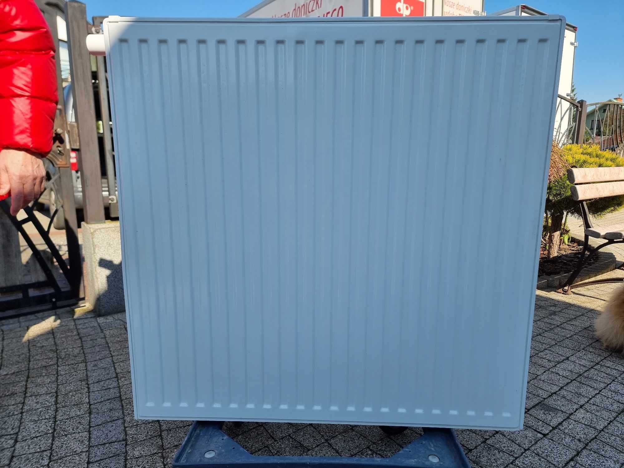 Nowy grzejnik około 2700 W