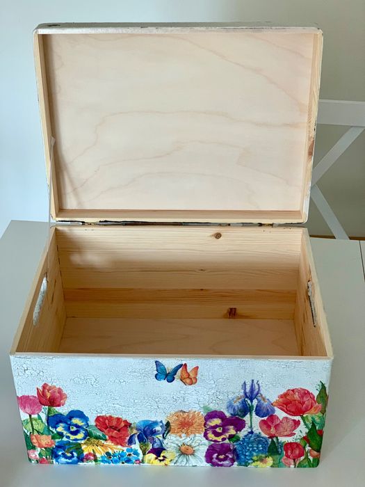 Kufer  rękodzieło decoupage kwiaty kwiatowa  łąka spękania  prezent