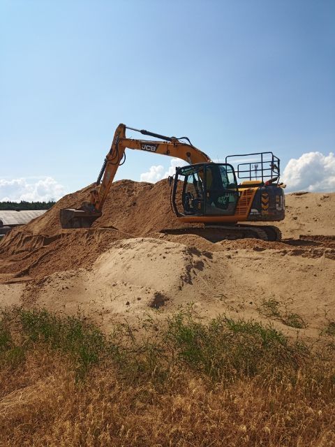 Usługi koparką 15 ton  kopanie stawów  /Usługi Transportowe