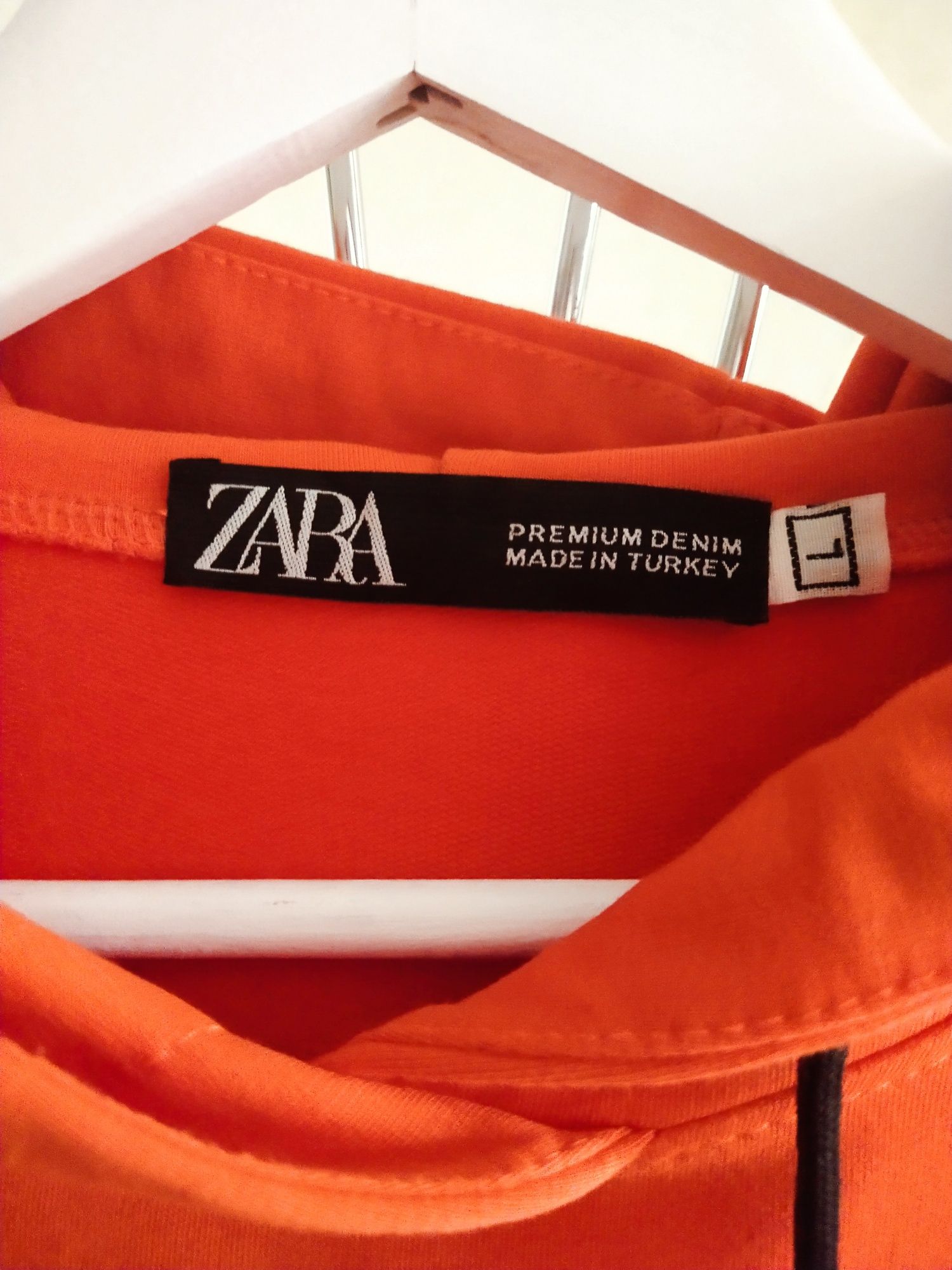 Прогулочный костюм Zara.