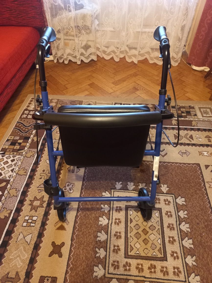 Chodzik, balkonik dla starszej osoby