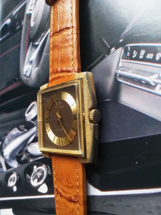 relogio newmark corda manual