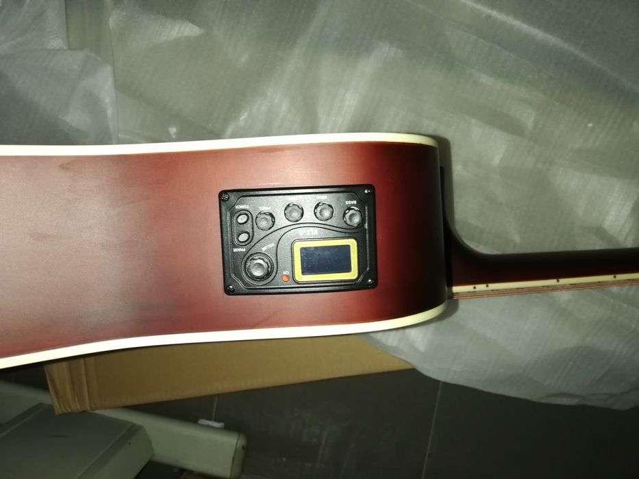 Guitarra western eletrificada