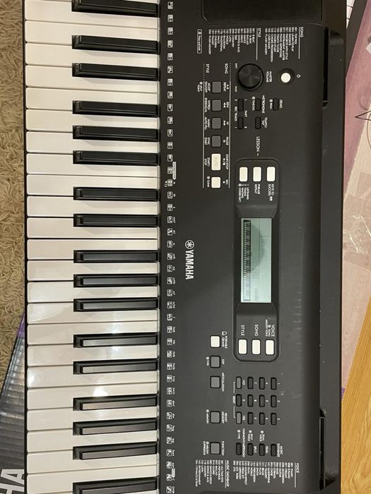Синтезатор Yamaha PSR-E373.