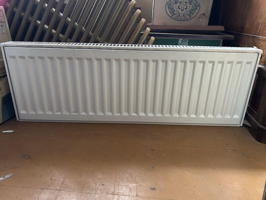 Grzejnik podłużny biały