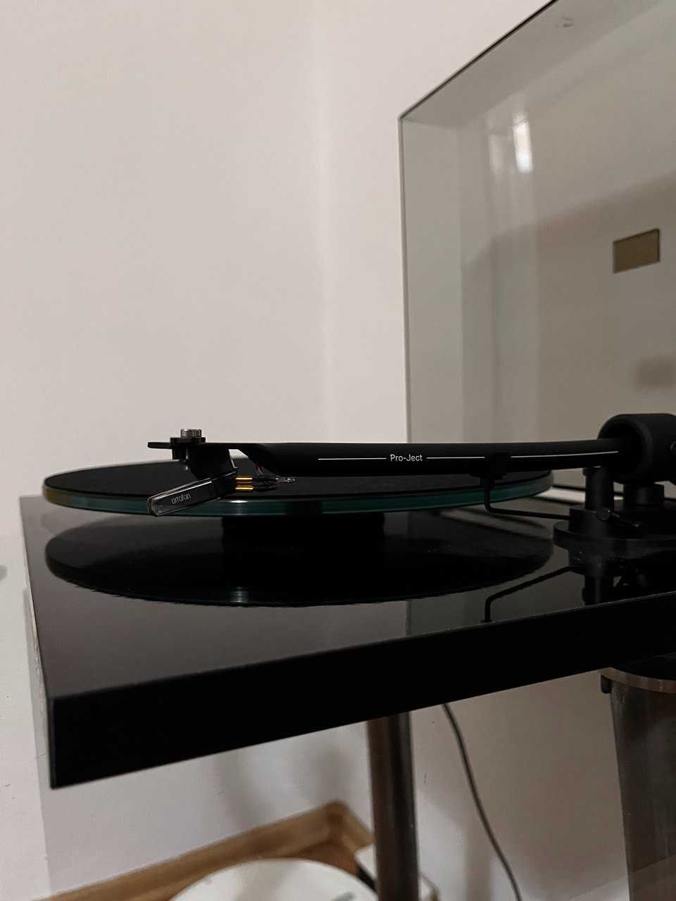 Pro-Ject T1 + Phono Box (korektor)