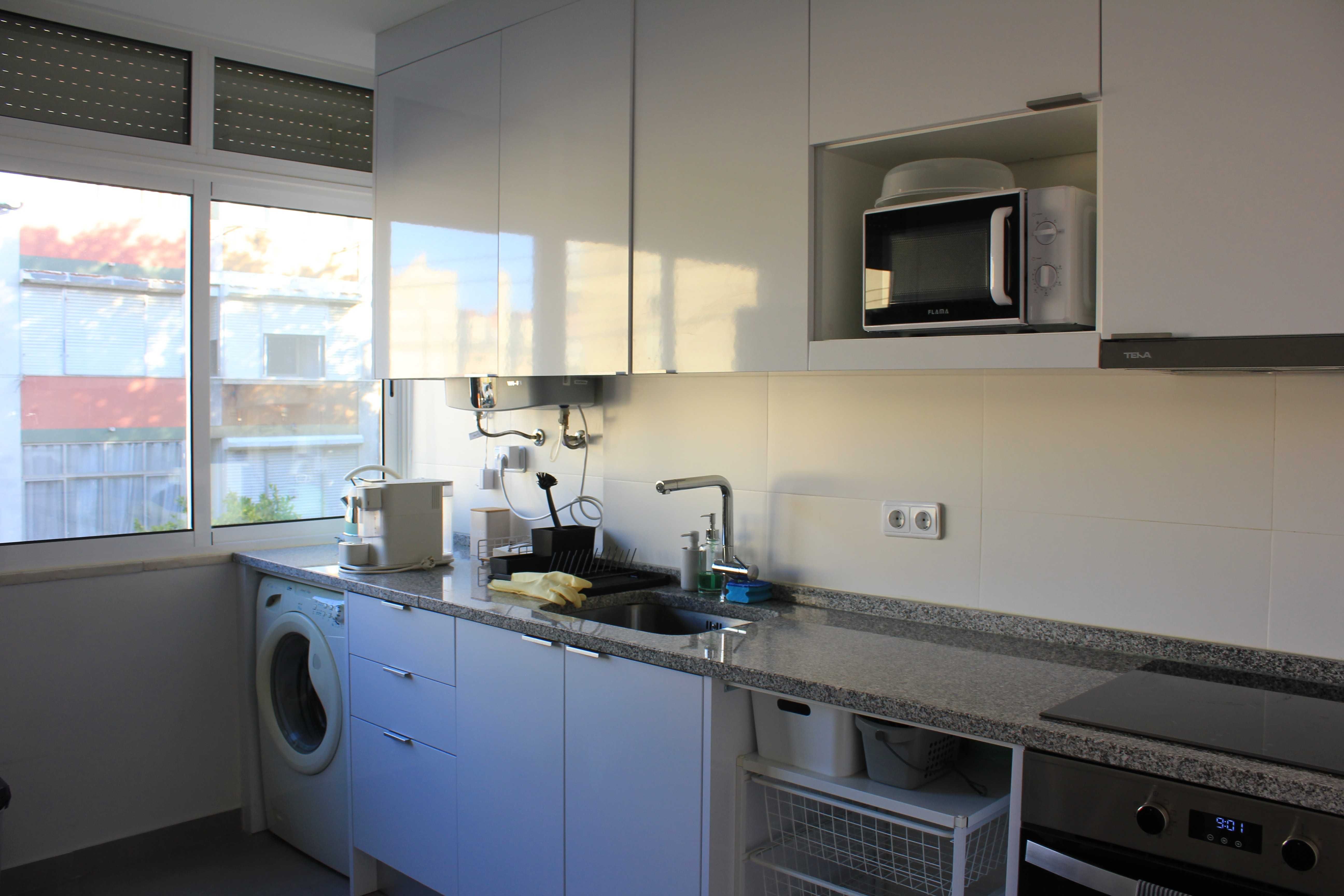 Quarto (solteiro com cama de casal) em apartamento remodelado