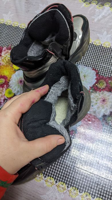 Ботинки под кроссовки зимние -на девочку