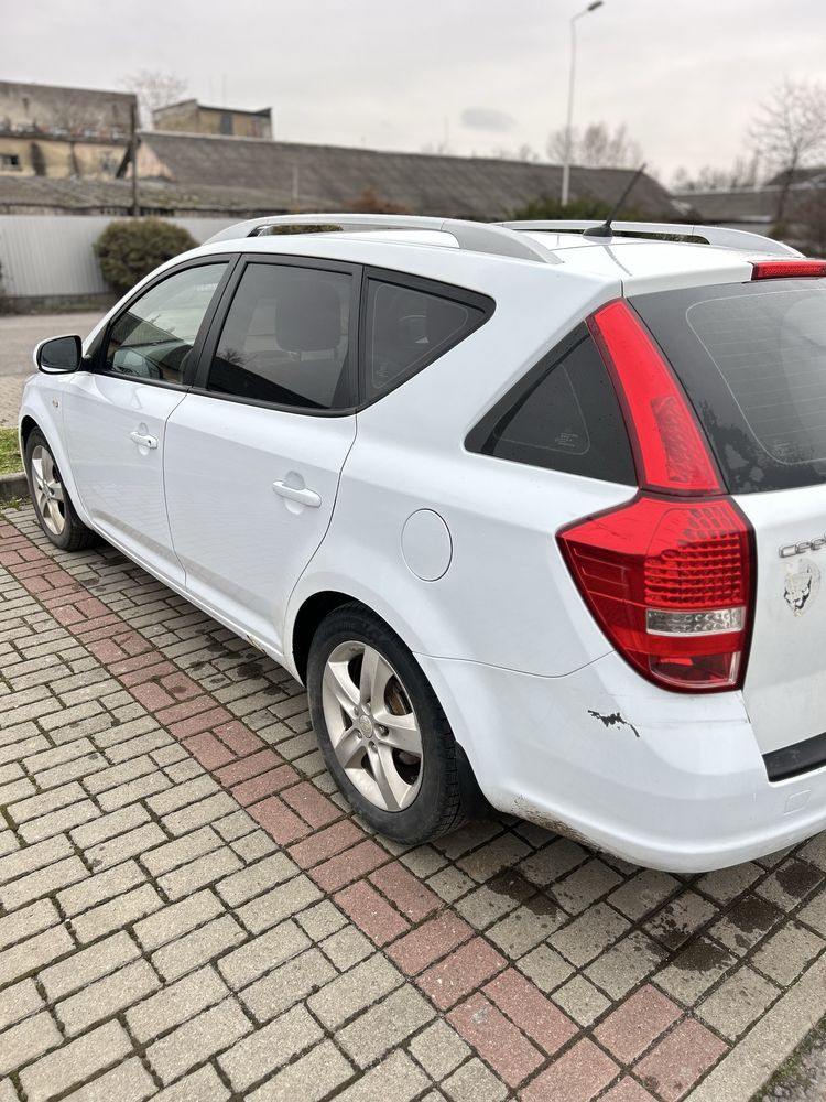 Kia ceed автомобіль