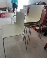 Cadeira ou cadeiras brancas