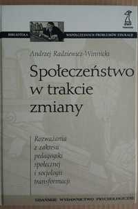 Radziewicz-Winnicki A.: Społeczeństwo w trakcie zmiany
