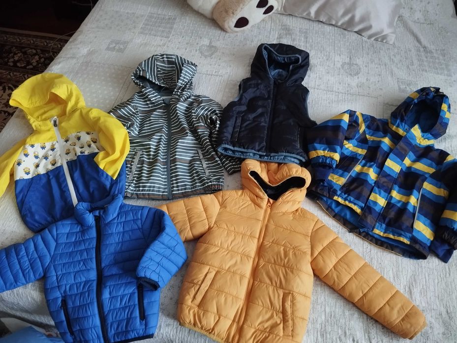 Верхняя одежда на 2-5 лет для мальчика.