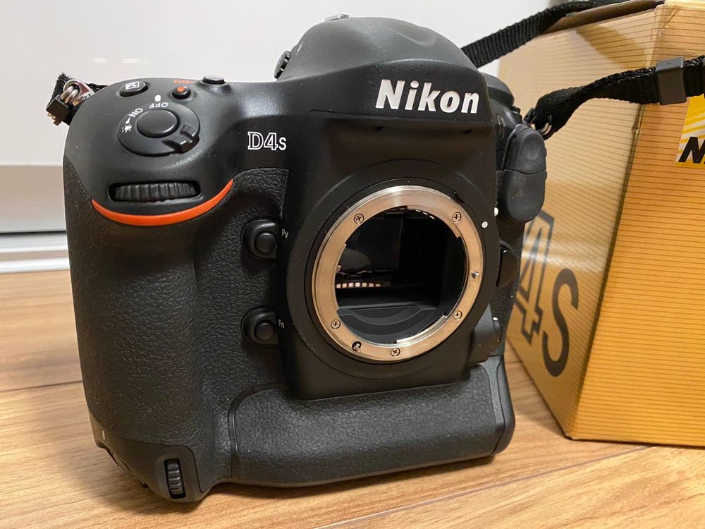 Nikon D4s prawie nowy - przebieg tylko 4 tys zdjęć (1 migawka)