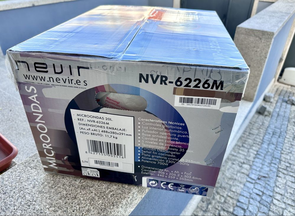 Micro-ondas 20 L novo na Caixa . Ganho num sorteio . Nunca utilzado .