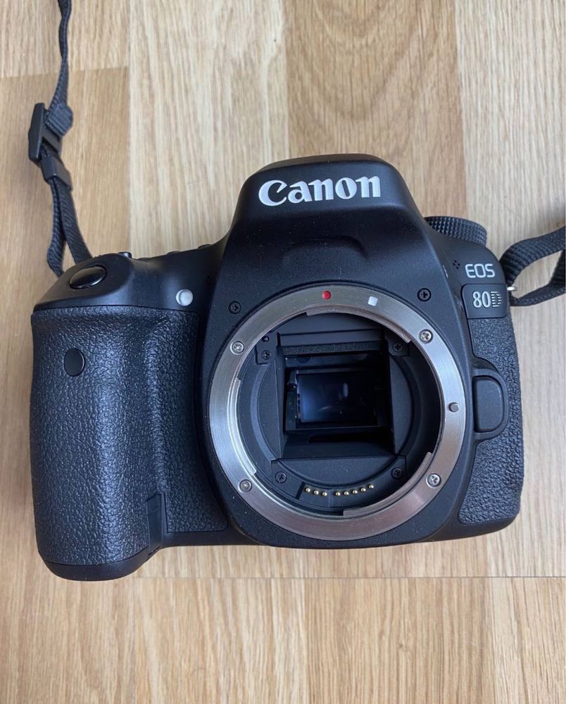 Canon EOS 80D + 18 - 135 IS nano USM