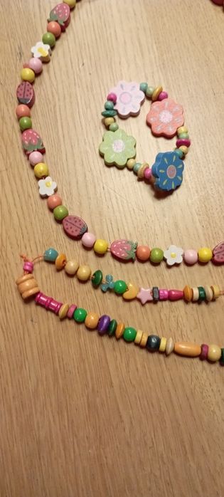 Zestaw biżuterii dla dziecka z drewna