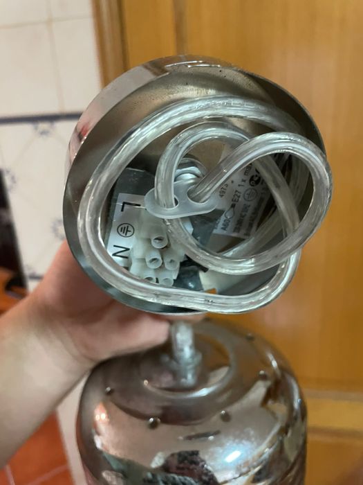 Candeeiro de teto em forma de lâmpada