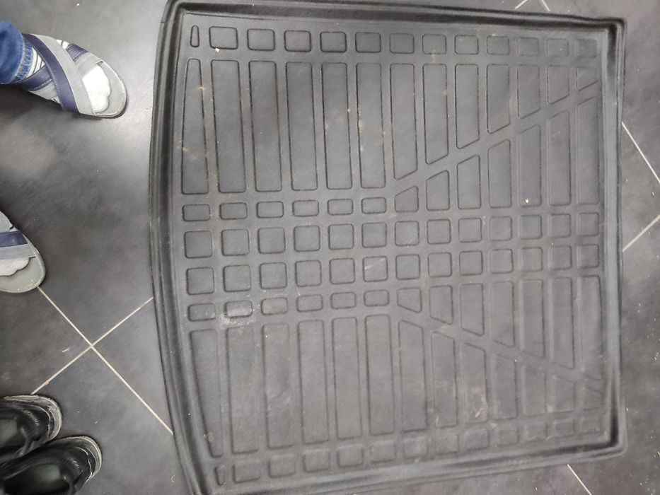 Wkład bagażnika+dywaniki Audi A4B8