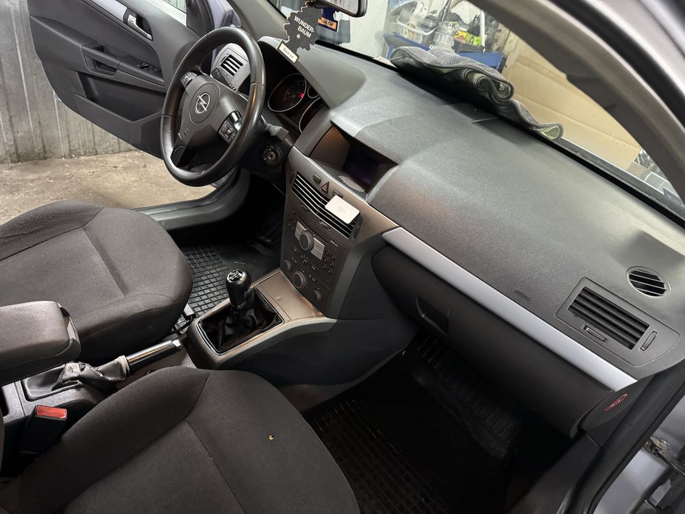 Opel astra 1.4 benz klima central alusy 5drzwi