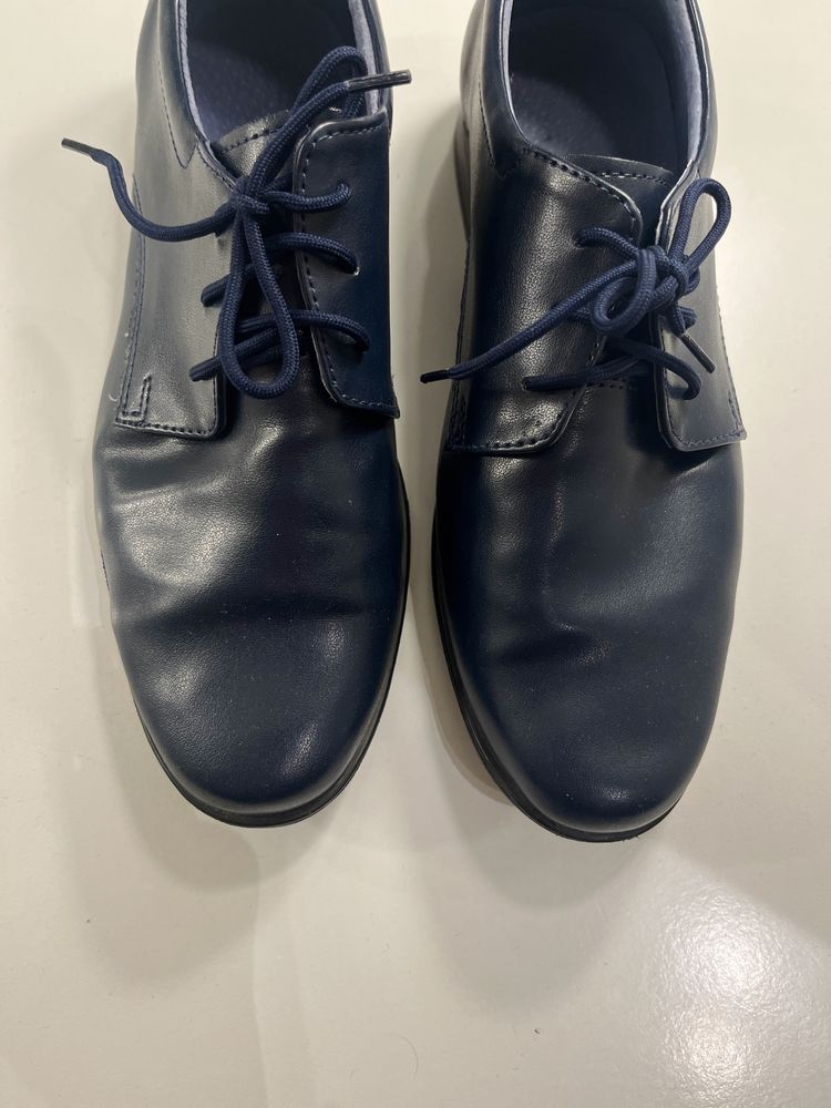 Eleganckie buty dla chłopca, świąteczne obuwie