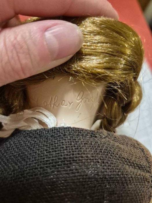 колекційна порцелянова лялька