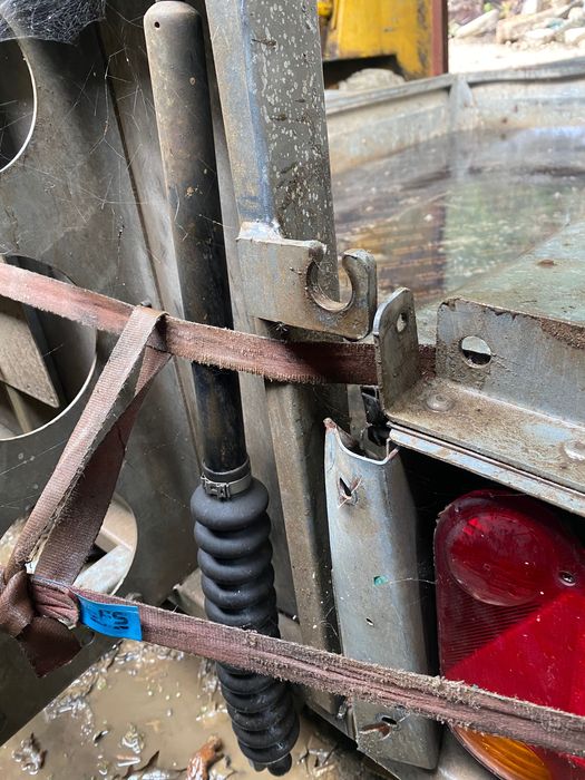 Vendo reboque em bom estado , com rampa metálica e rodado duplo.