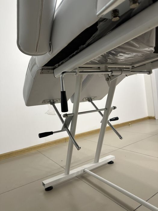 Косметологічна кушетка лежак для масажу та СПА процедур